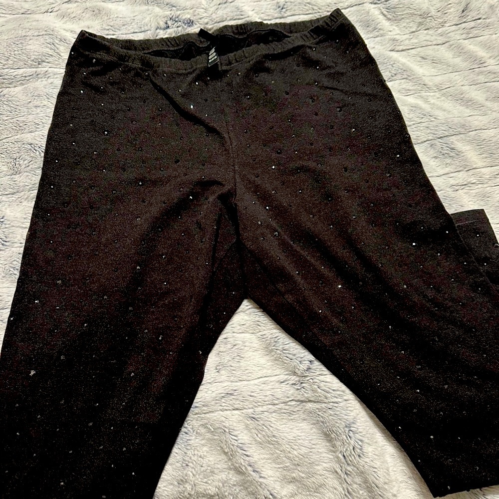 Skims leggings
With Rhinestone Black 2Xl.